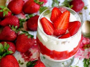 Ice-cream with fresh fruits